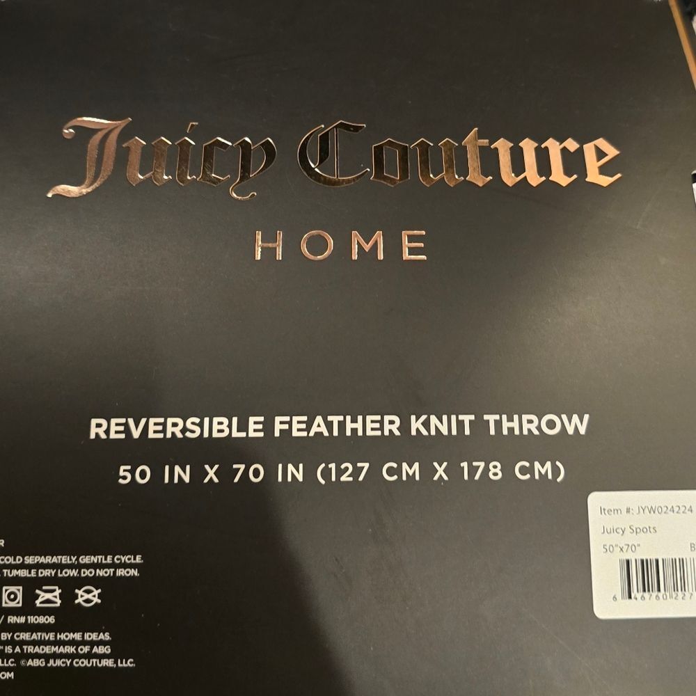 Juicy Couture Home Reversible Leopord Jacquard Feather Knit Throw Blanket - Picture 11 of 12